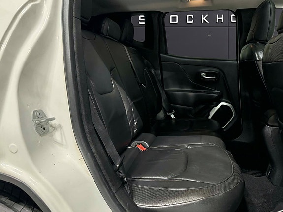 Jeep Renegade 13 of 14