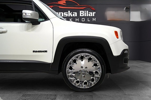 Jeep Renegade 4 of 14