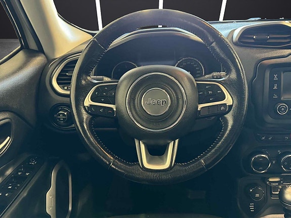 Jeep Renegade 11 of 14