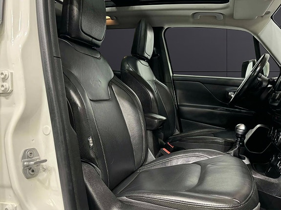 Jeep Renegade 12 of 14