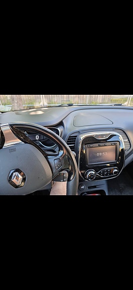 Renault Captur 3 of 6