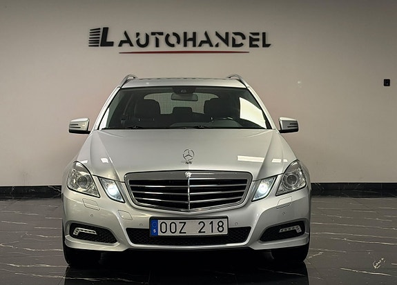 Mercedes-Benz E350 2 of 22