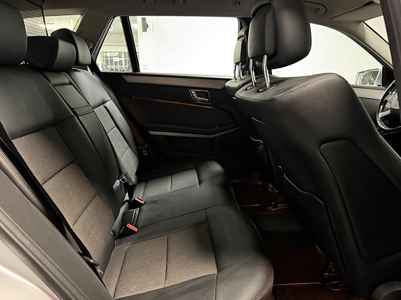 Mercedes-Benz E350 16 of 22
