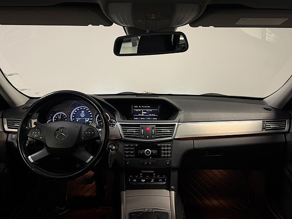 Mercedes-Benz E350 22 of 22