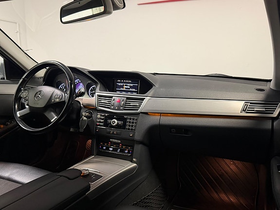 Mercedes-Benz E350 10 of 22