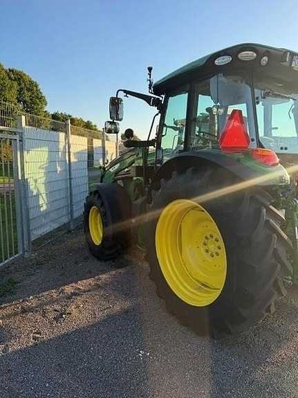 John Deere 5105M PQ+ TRAKTOR FR.LYFT 4 of 5