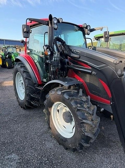 Valtra A95 TRAKTOR 3 of 4