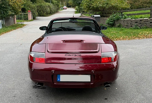 Porsche 911 Carrera 16 of 30