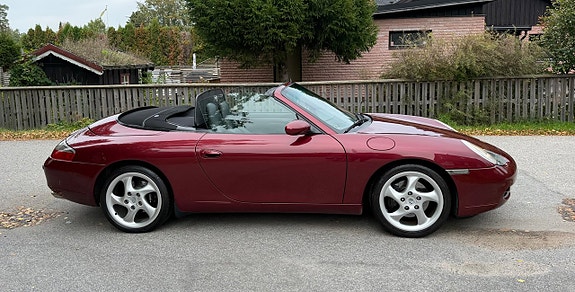 Porsche 911 Carrera 18 of 30