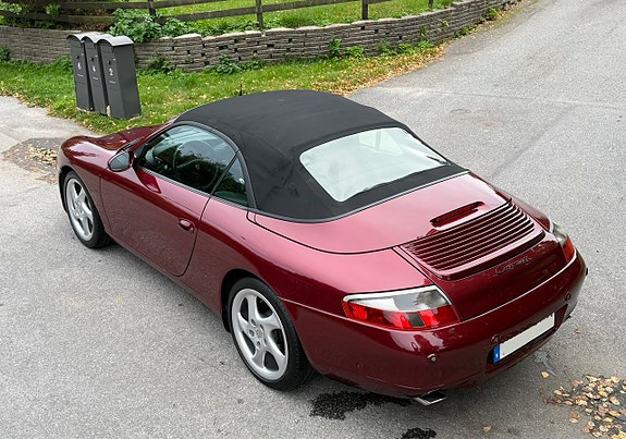 Porsche 911 Carrera 10 of 30