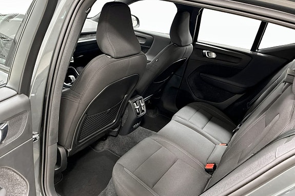 Volvo EX40 8 of 12