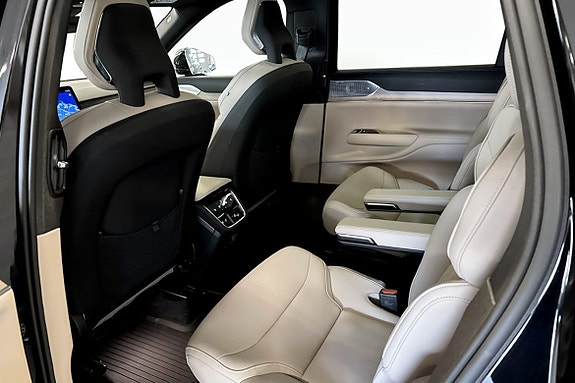 Volvo EX90 8 of 9