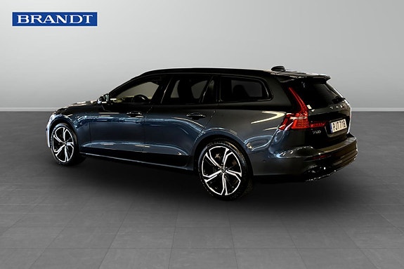 Volvo V60 2 of 9
