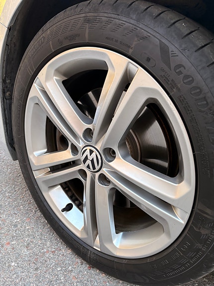 Volkswagen Passat 24 of 27