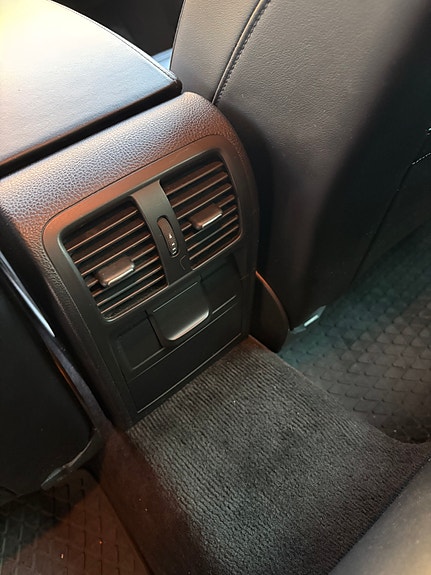Volkswagen Passat 9 of 27