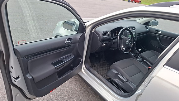 Volkswagen Golf VI 9 of 18