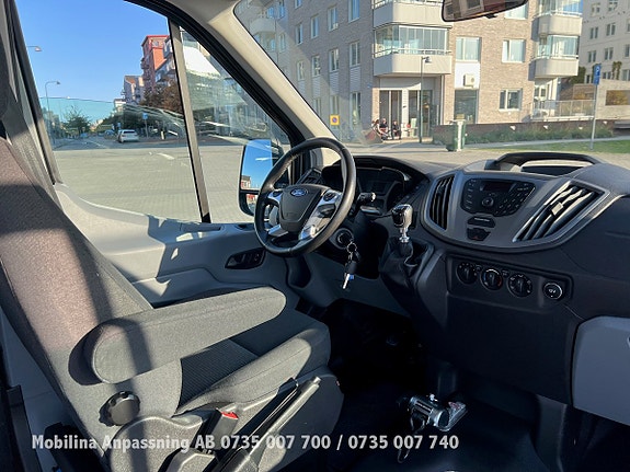 Ford Transit 27 of 30