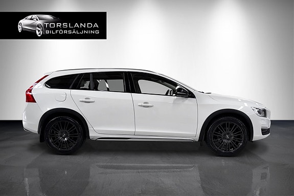Volvo V60 Cross Country 5 of 14
