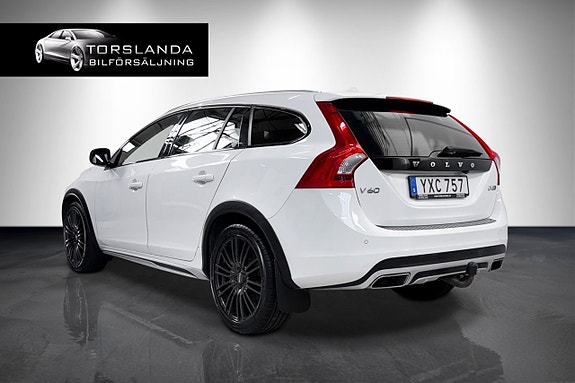 Volvo V60 Cross Country 3 of 14