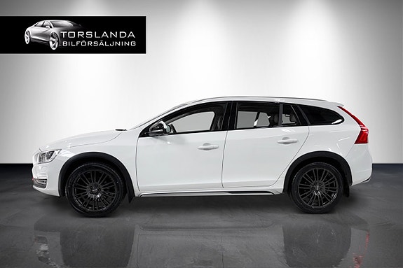 Volvo V60 Cross Country 2 of 14