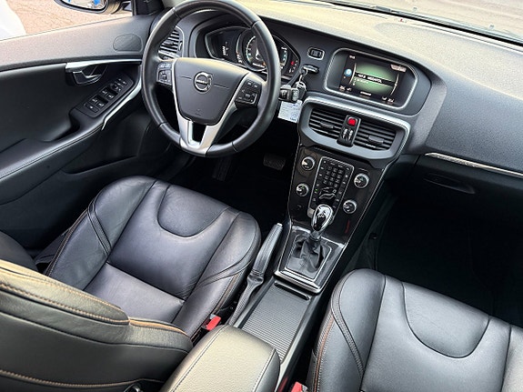Volvo V40 Cross Country 8 of 14