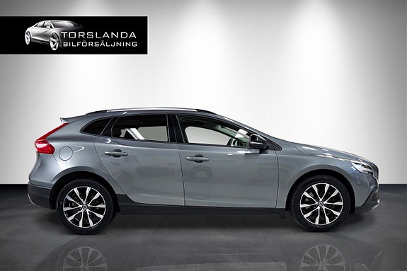 Volvo V40 Cross Country 3 of 14