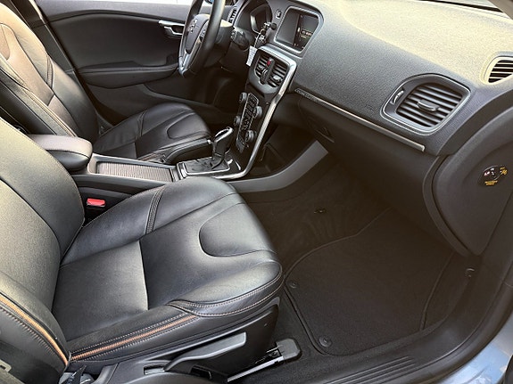 Volvo V40 Cross Country 9 of 14