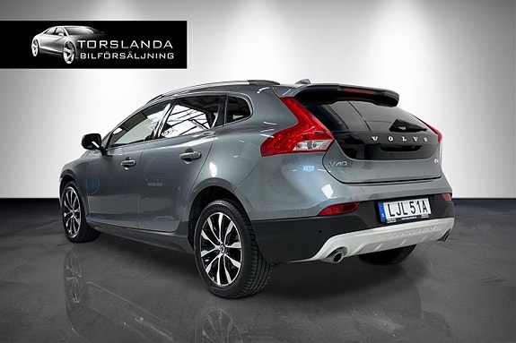 Volvo V40 Cross Country 6 of 14