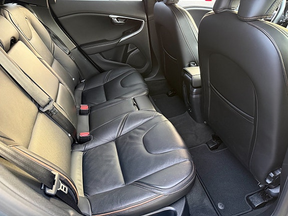 Volvo V40 Cross Country 11 of 14