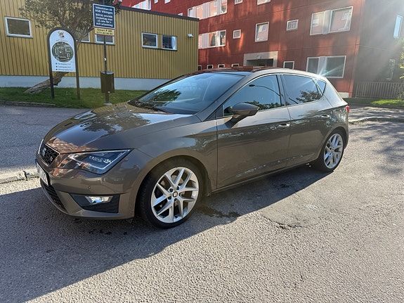Seat Leon 2 of 5