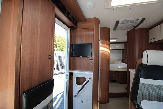 LMC I 745 Queenbed  Alde Dubbla AC 1 ägare 1 Års garanti 13 of 19