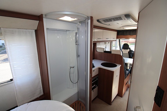 LMC I 745 Queenbed  Alde Dubbla AC 1 ägare 1 Års garanti 16 of 19