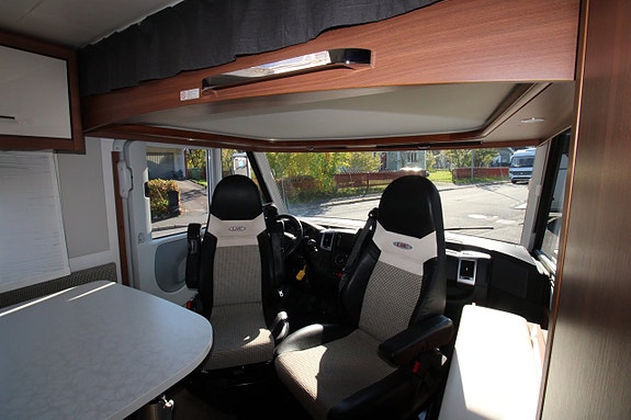 LMC I 745 Queenbed  Alde Dubbla AC 1 ägare 1 Års garanti 8 of 19