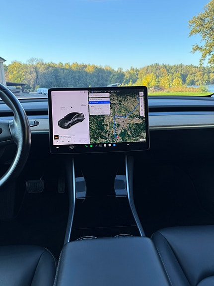 Tesla Model 3 11 of 26