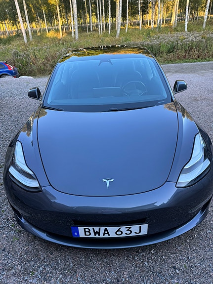 Tesla Model 3 8 of 26