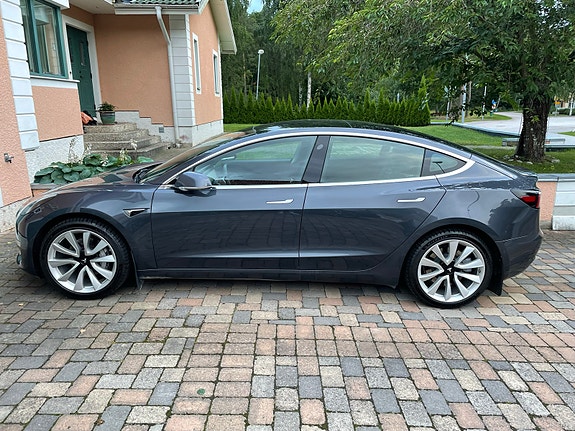 Tesla Model 3 21 of 26