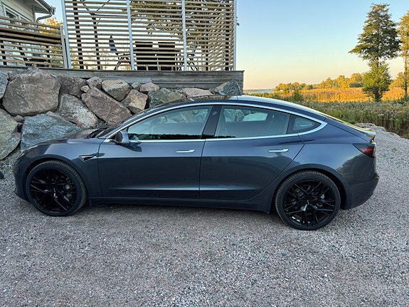 Tesla Model 3 7 of 26