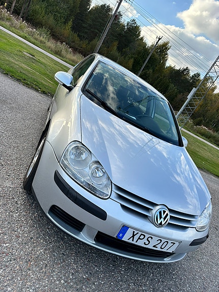 Volkswagen Golf V 2 of 10