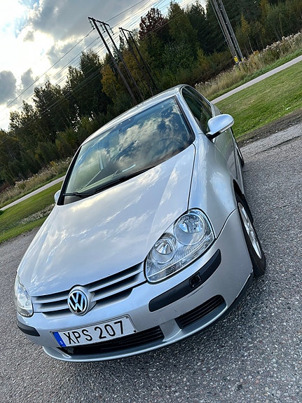 Volkswagen Golf V 9 of 10