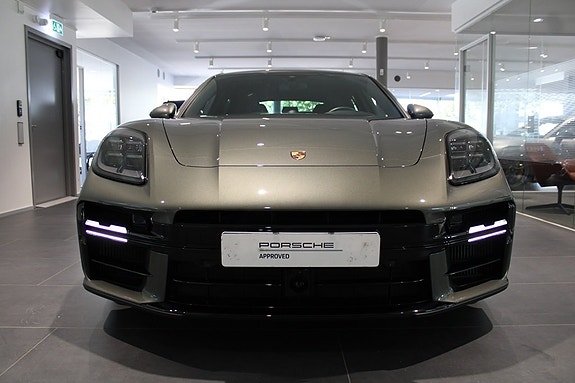 Porsche Panamera 4 3 of 20