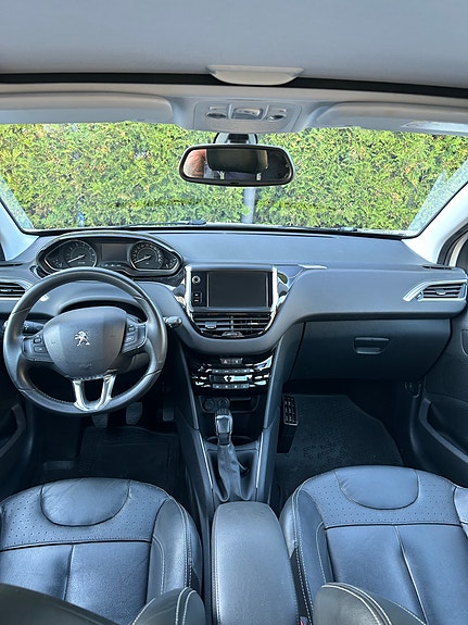 Peugeot 208 5 of 7