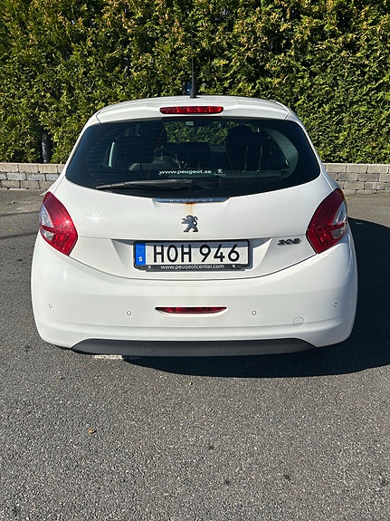 Peugeot 208 4 of 7