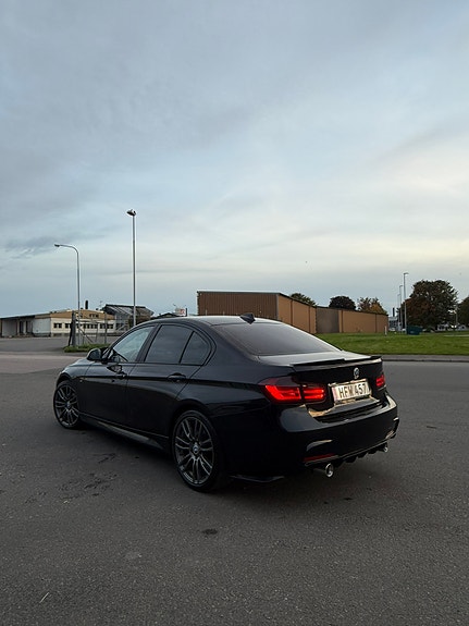 BMW 330d 2 of 6