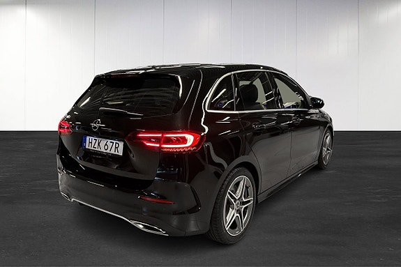 Mercedes-Benz B250 3 of 24