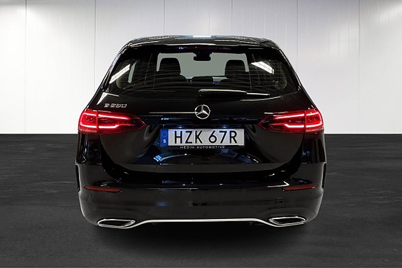 Mercedes-Benz B250 6 of 24