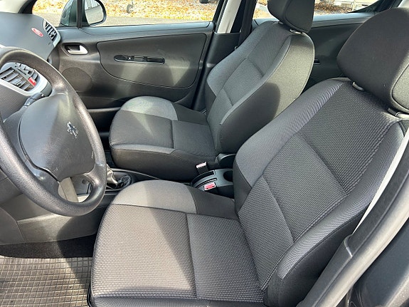 Peugeot 207 10 of 19