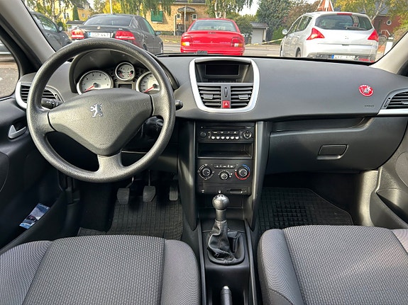 Peugeot 207 8 of 19