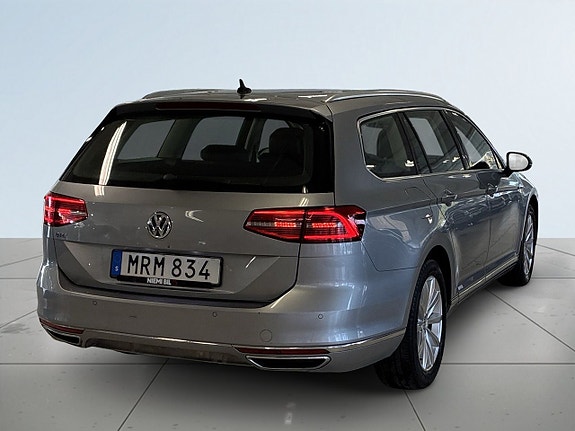 Volkswagen Passat 6 of 19