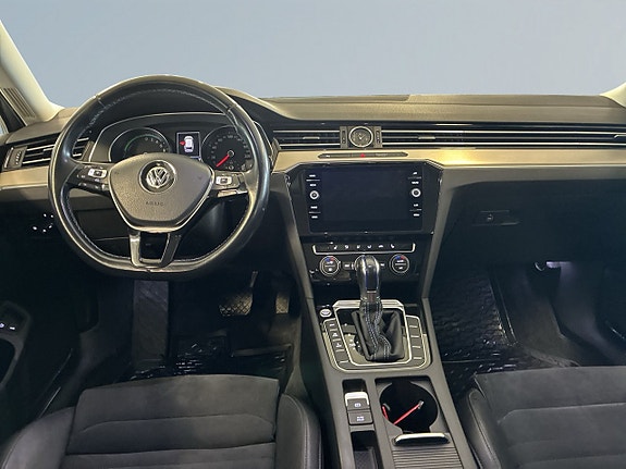 Volkswagen Passat 8 of 19