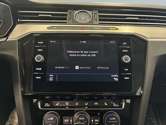 Volkswagen Passat 15 of 19
